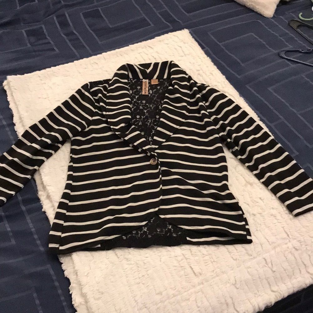 Cute black and white striped jacket By Eyeshadow Size M!